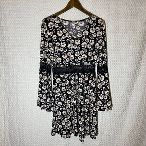 Francesca Collection Alya Black and White bell sleeve mini dress Sz L